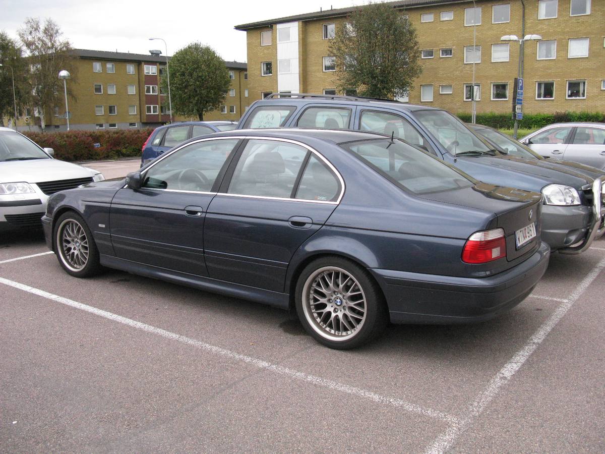 BMW 530d generace E39 po faceliftu, zezadu