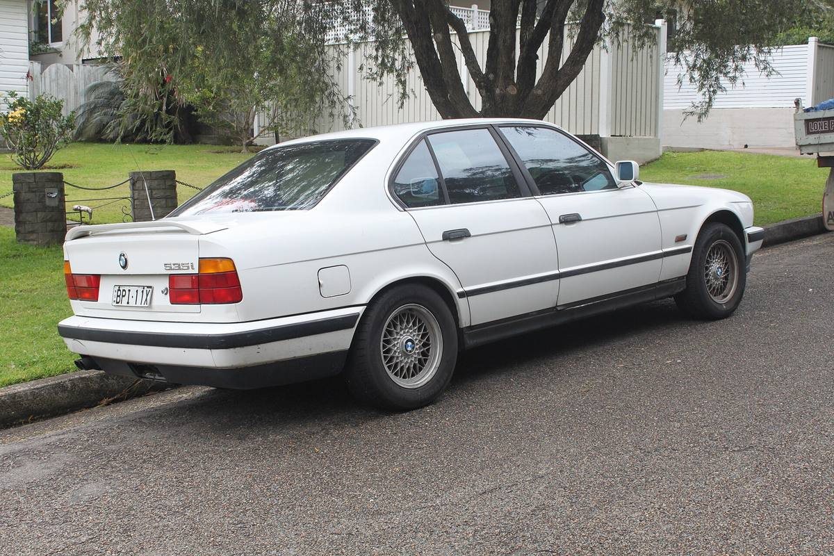 BMW 535i řady E34 zezadu