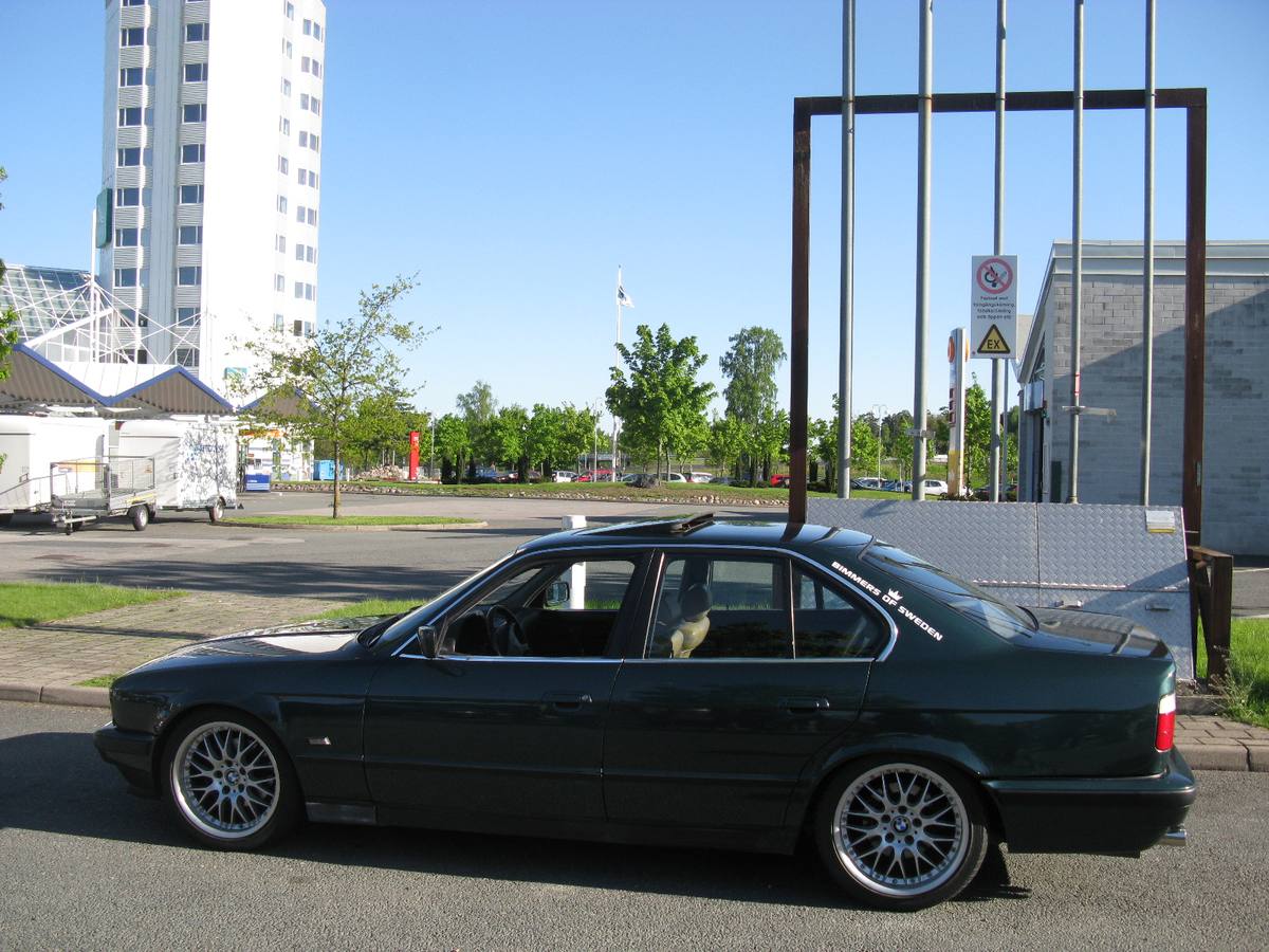 Sedan BMW řady 5 generace E34