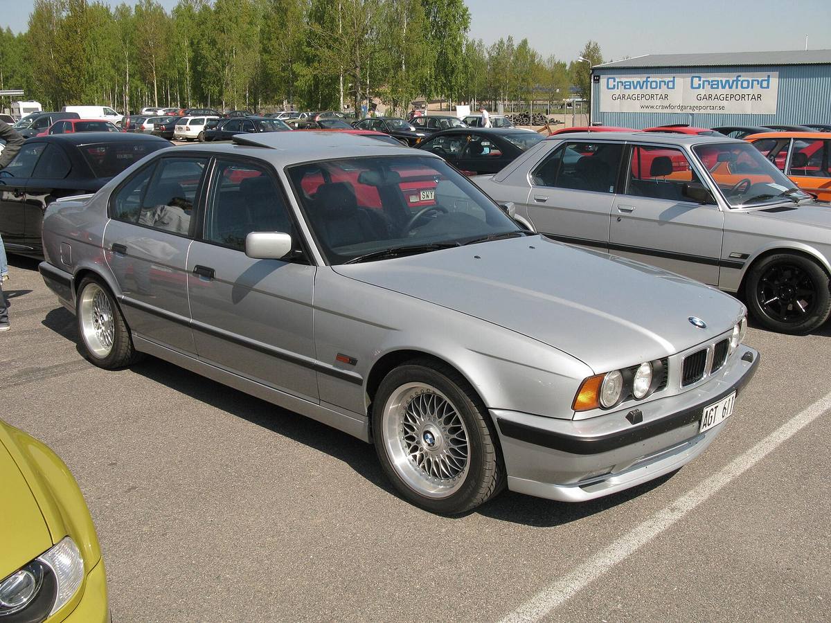 BMW 540i generace E34 se šestistupňovou manuální převodovkou