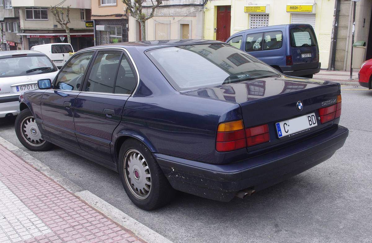 BMW 525iX generace E34 z roku 1993