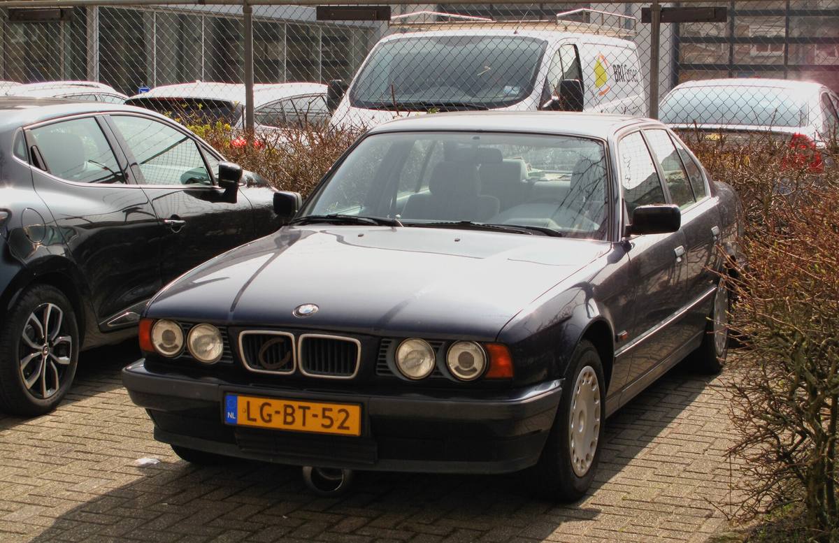 Sériové BMW 518i řady E34