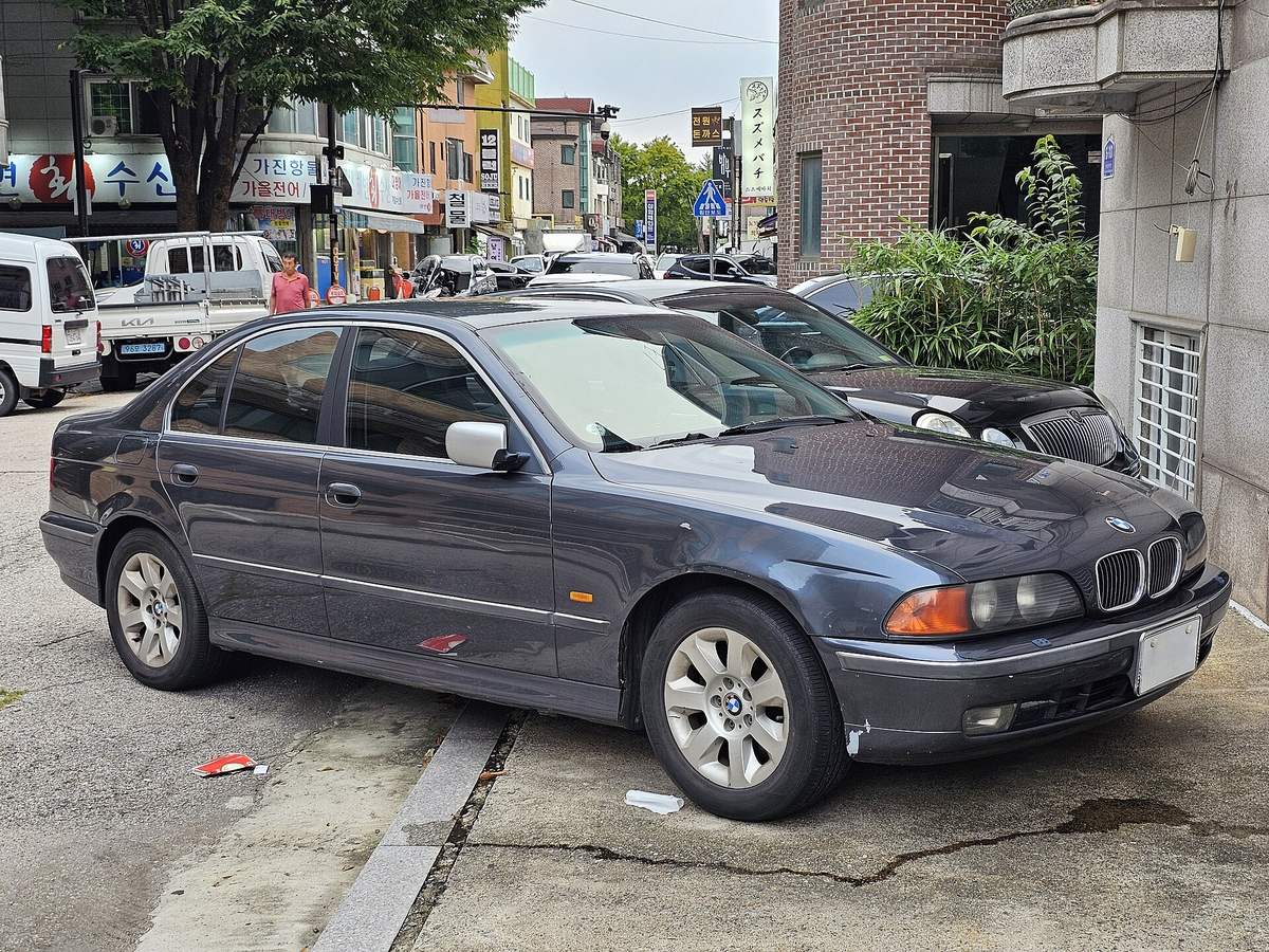 BMW 540i generace E39 zepředu