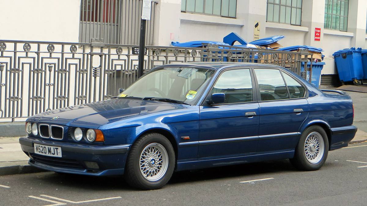 BMW 525i generace E34