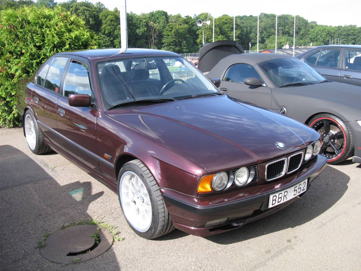 BMW 540i řady 5 generace E34