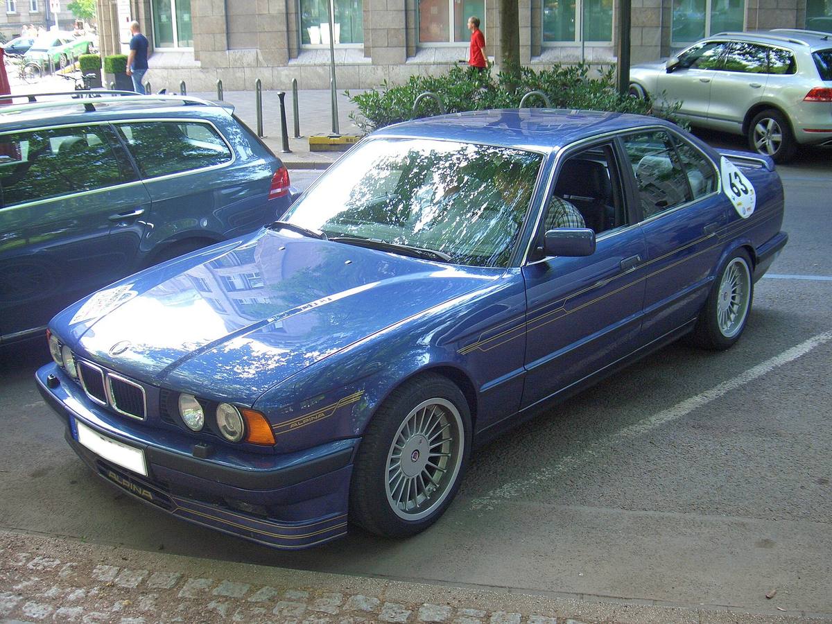 Alpina B10 Bi-Turbo postavená na BMW řady 5 generace E34, pohled zepředu