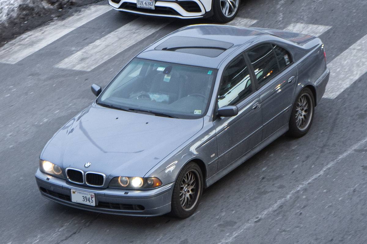 Sedan BMW 530i řady E39