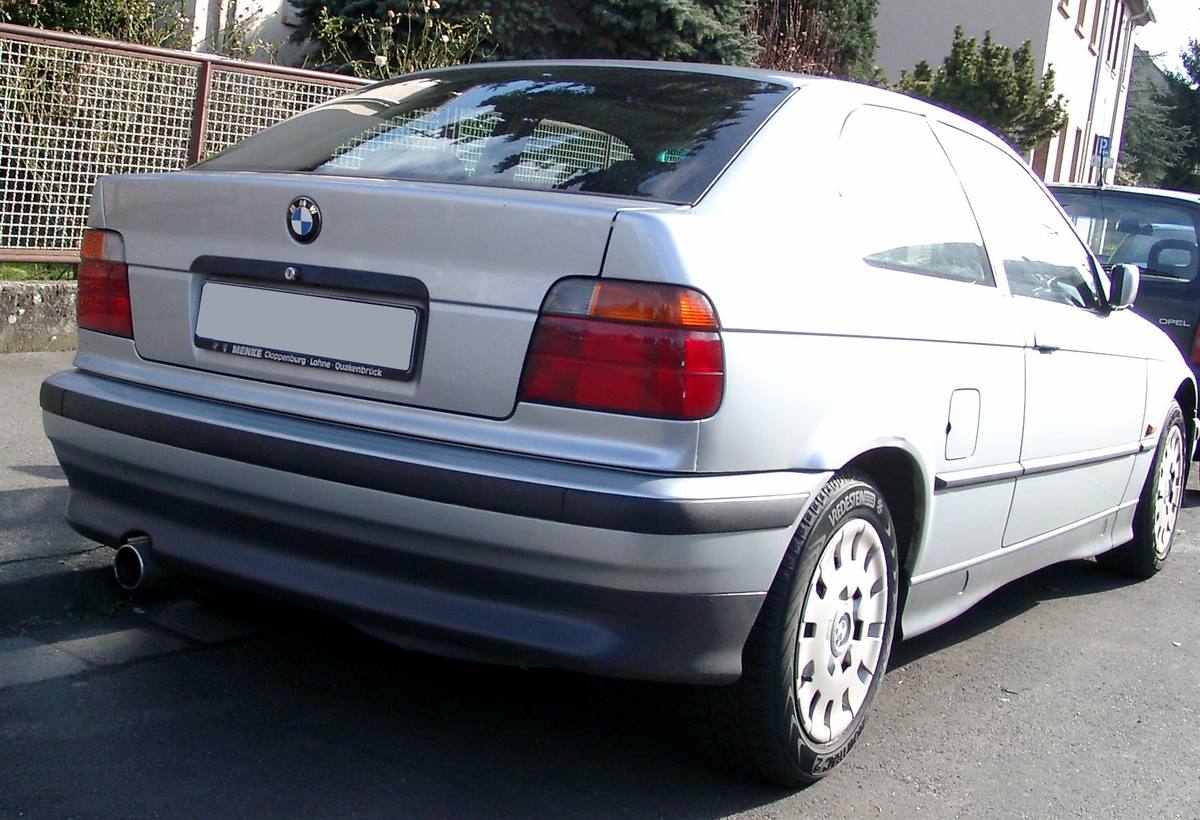 BMW E36 Compact zezadu