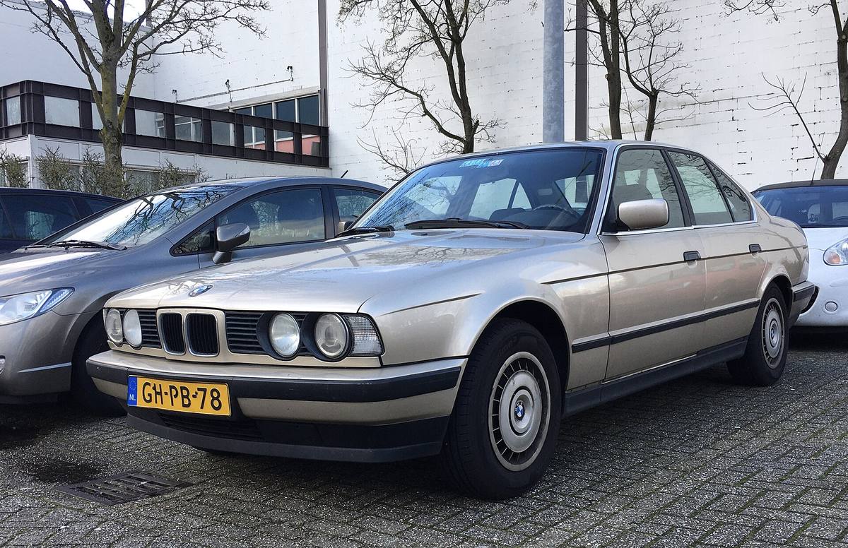 BMW 525i z řady E34 z roku 1993 s automatickou převodovkou
