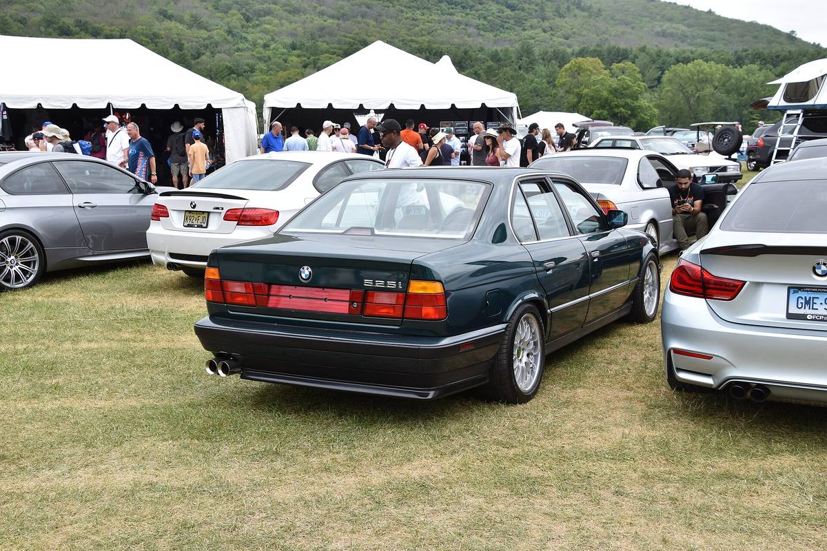 BMW 525i generace E34 z roku 1992
