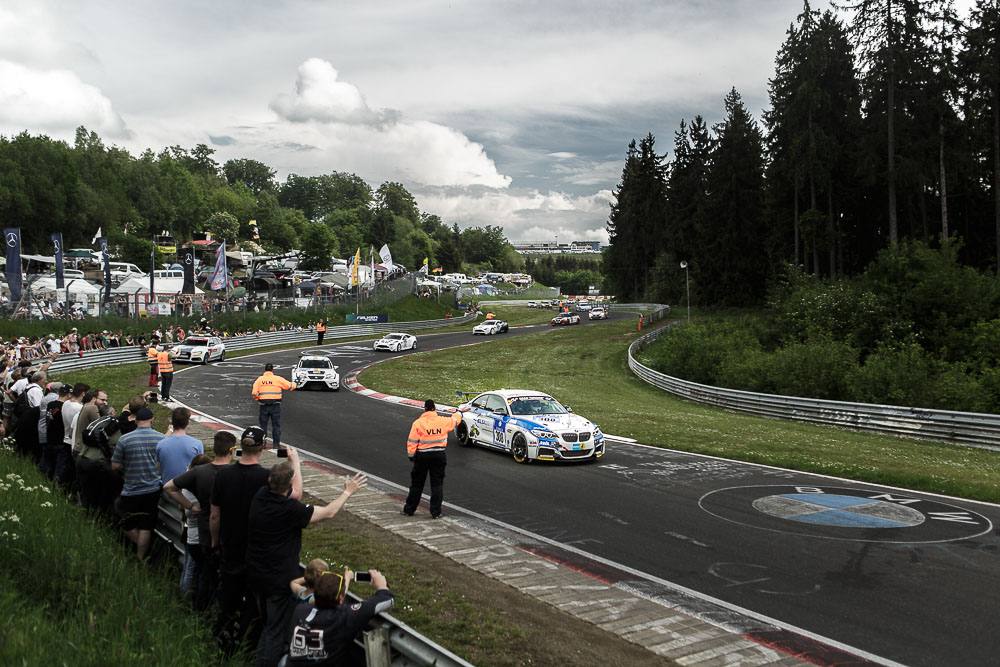 Zaváděcí kolo čtyřiadvacetihodinového závodu na Nürburgringu v roce 2016