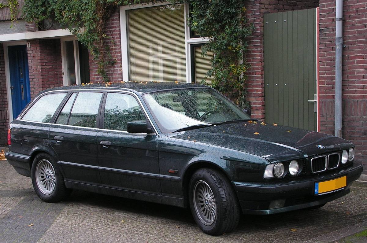 Kombi BMW řady 5 generace E34 z roku 1995