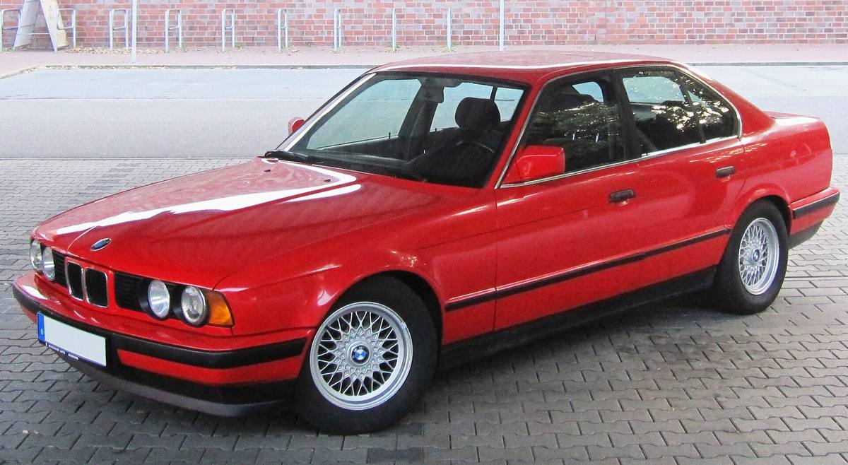 BMW 520i generace E34 z roku 1992