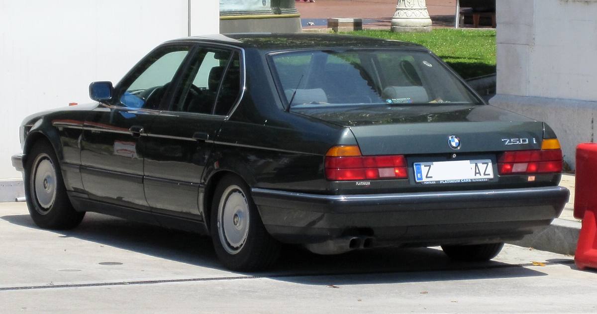 BMW 750i generace E32 zepředu