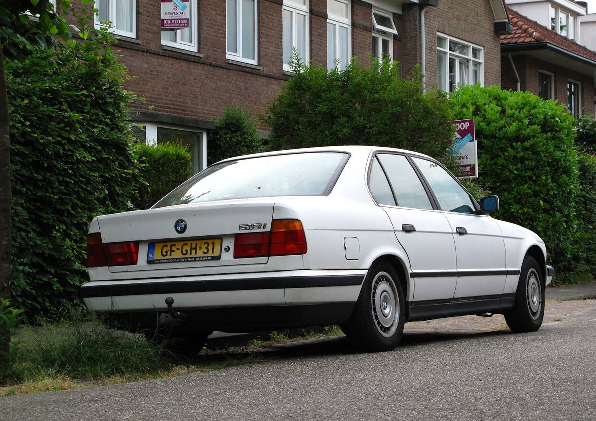 BMW 518i generace E34 z roku 1993