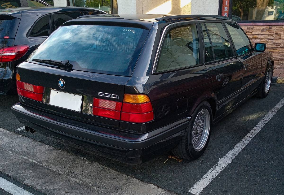 Záď BMW 530i E34 Touring
